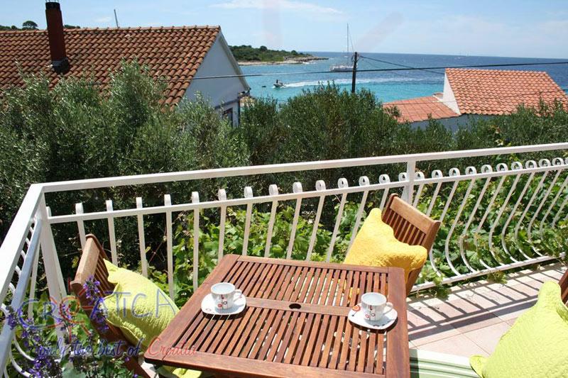 Appartement Rina 2 (Ferienwohnungen Kroatien  Insel von Dalmatien / Drvenik)