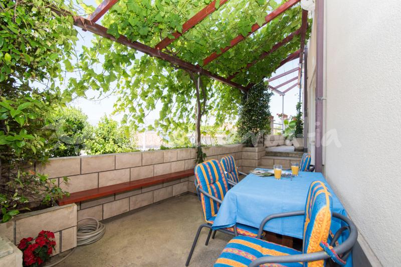 Apartment Bogdan (Holiday Rentals Croatia  Dalmatian islands / Brac)