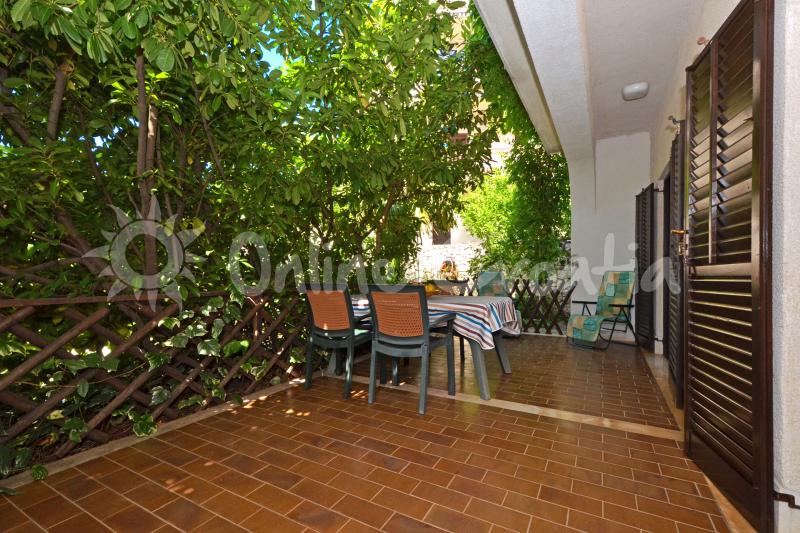 Villa Biserka 1 (Ferienwohnungen Kroatien  > Riviera von Trogir und Split > Okrug Gornji)