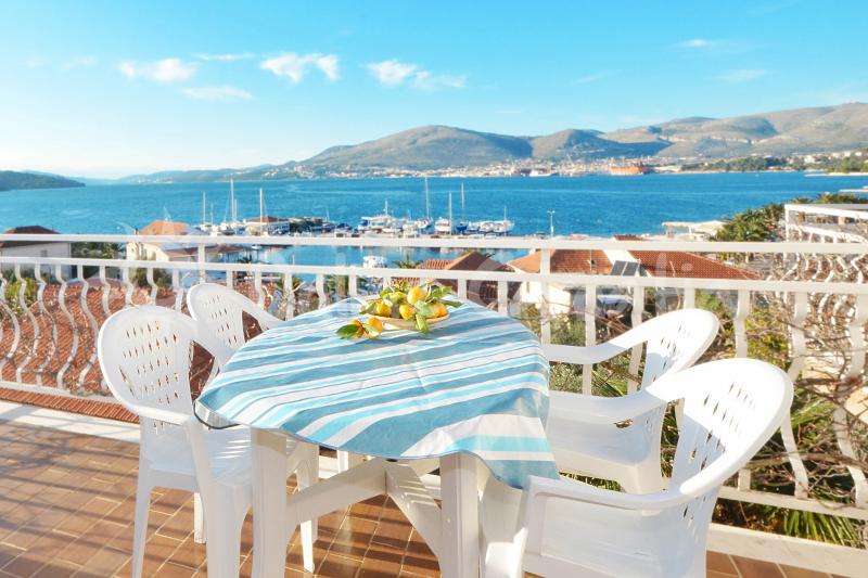 Villa Biserka 5 (Holiday Rentals Croatia  > Trogir and Split area > Okrug Gornji)
