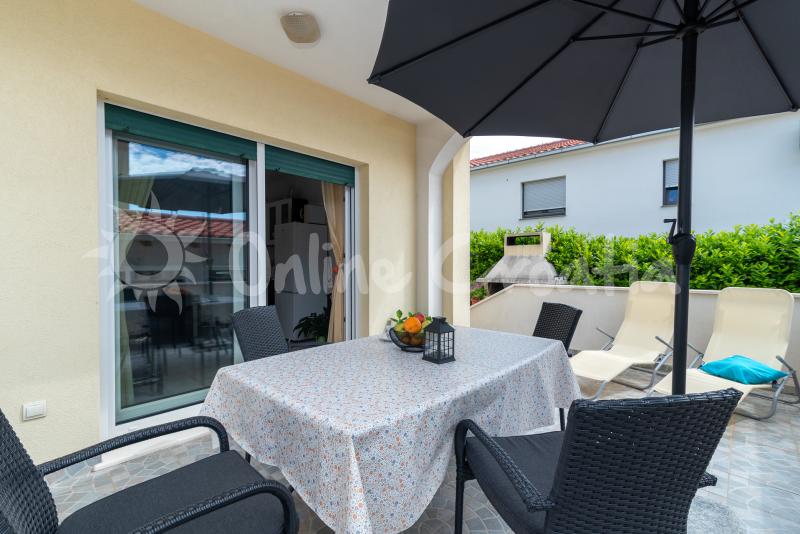 Apartment Stipe 2